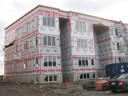 La construction devrait connaître une bonne année 2009 au Québec grâce en particulier aux projets publics